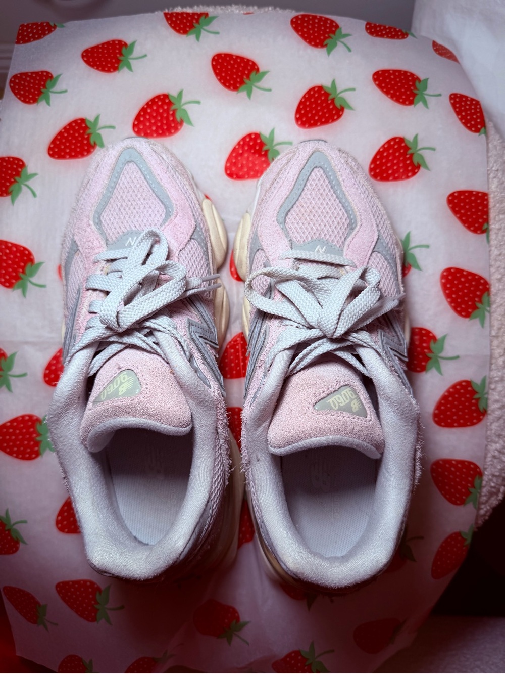New Balance 9060 size 7 in women